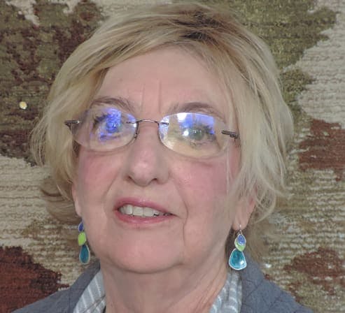 Headshot of Carole McKelvey LPCC