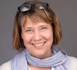 Headshot of Eileen Bauer LCSW