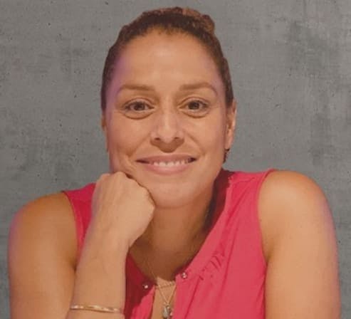 Headshot of Larisa Angelica Correa LCSW