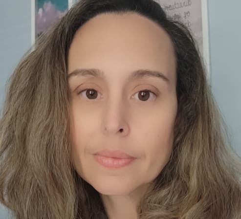 Headshot of Marivy Iglesias Licensed Mental Health Counselor