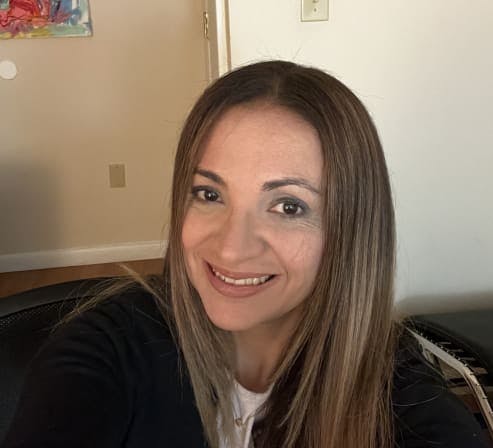 Headshot of Mirna Carozza Licensed Mental Health Counselor