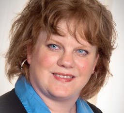 Headshot of Ashley Paxton-Watts Licensed Clinical Social Worker