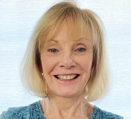 Headshot of Eva Brown Licensed Clinical Social Worker